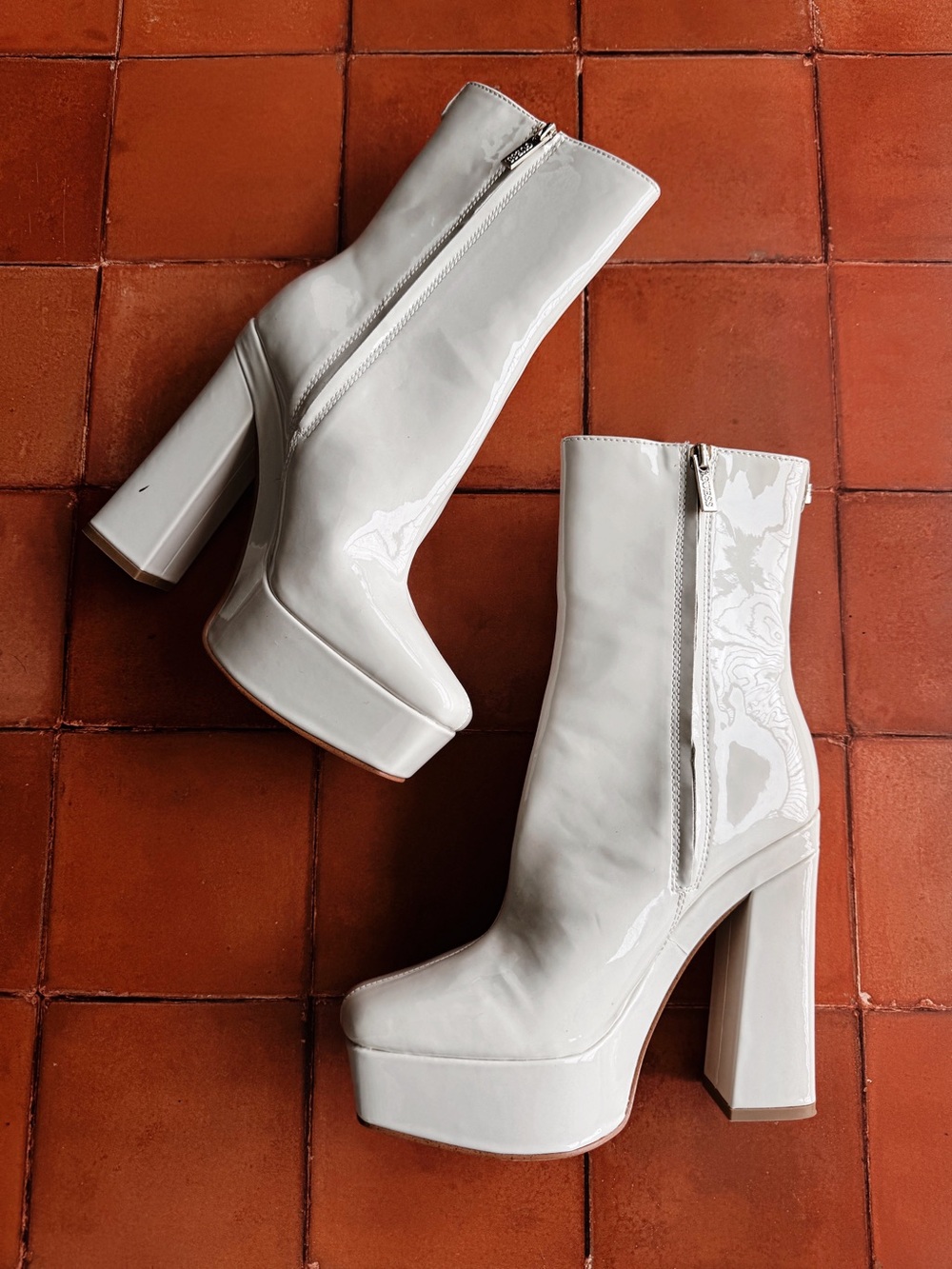 Sz 7.5 Guess Byra Ivory Logo Square Toe Block Heel Platform Go-Go Booties GUC